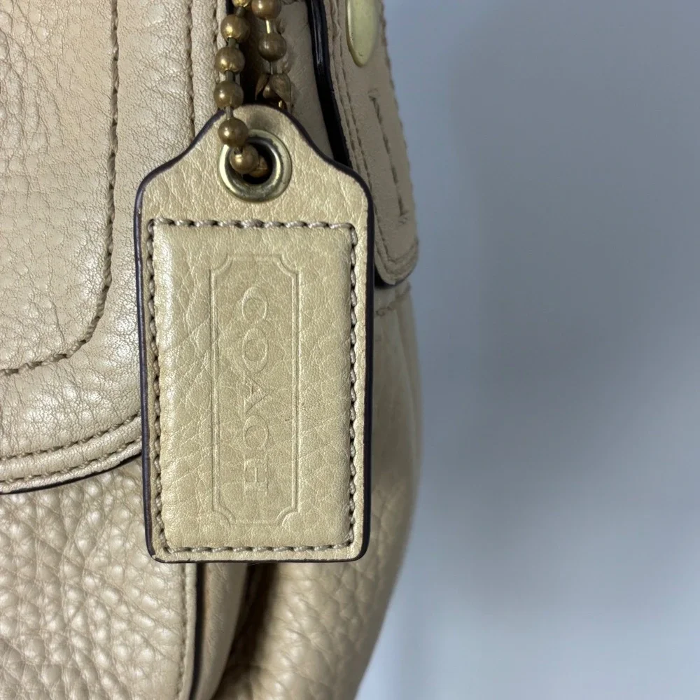 Vtg Coach Soho Beige Pebble Leather Double Pocket Flap Shoulder Bag Buckle 11842 - Picture 3 of 13